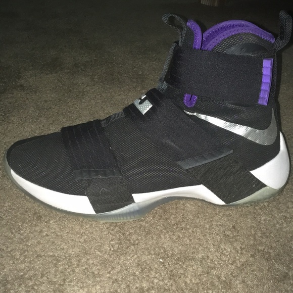 Lebron Solider 10 Basketball Shoes - Picture 5 of 5